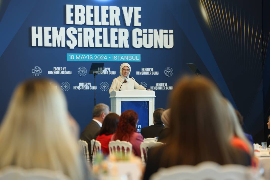 Emine Erdoğan İstanbul’da hemşire ve ebelerle bir araya geldi 18